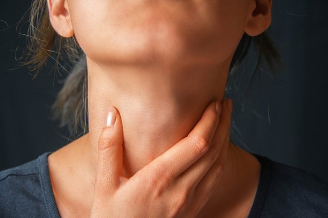 02-6-signs-of-thyroid-cancer-you-should-never-ignore-194002763-Poprotskiy-Alexey