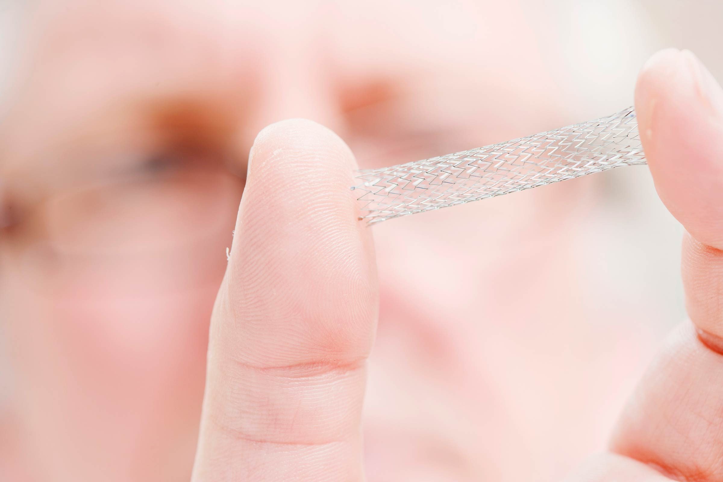 Hand holding stent