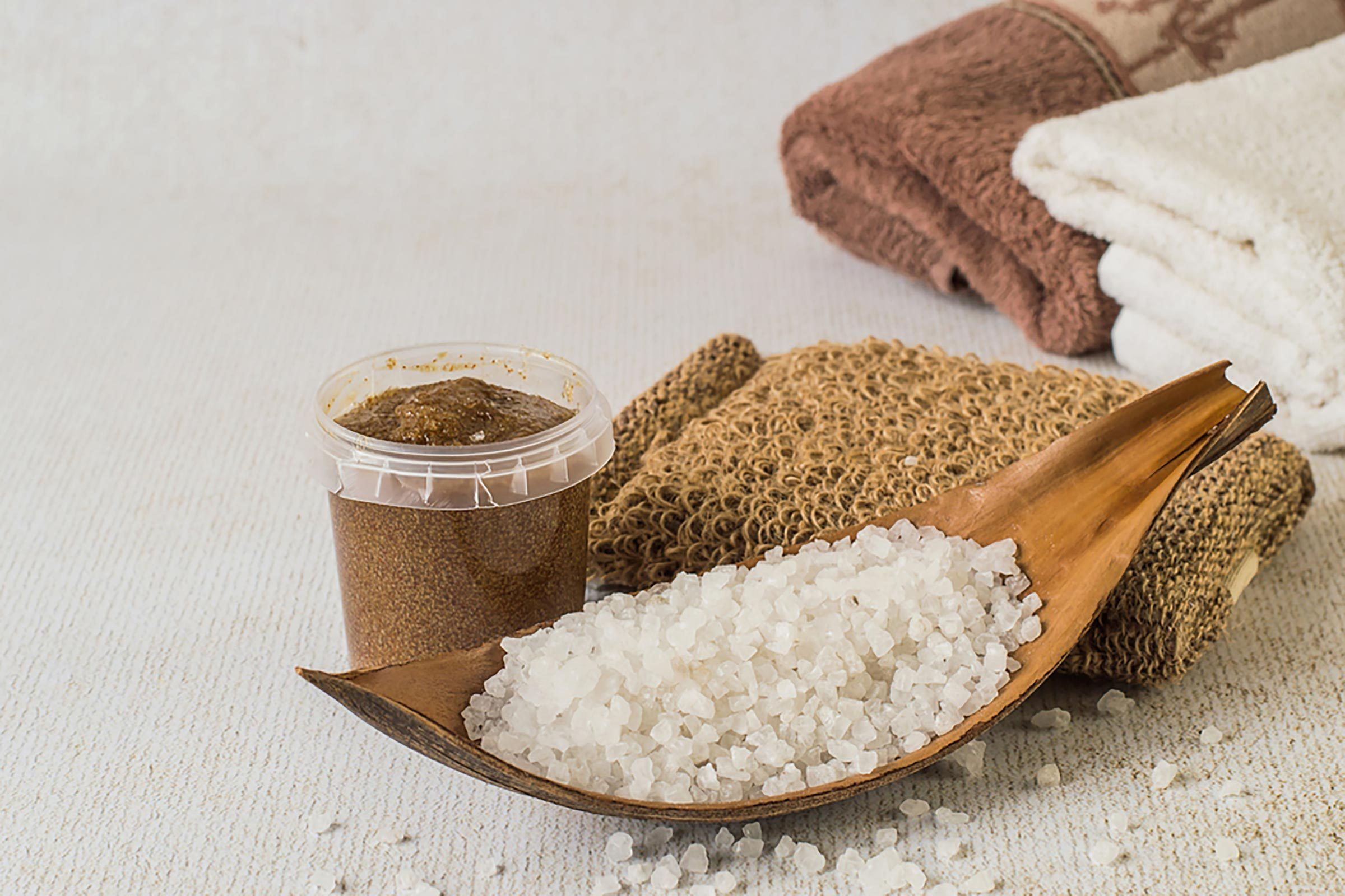 Epsom-salt in a spoon