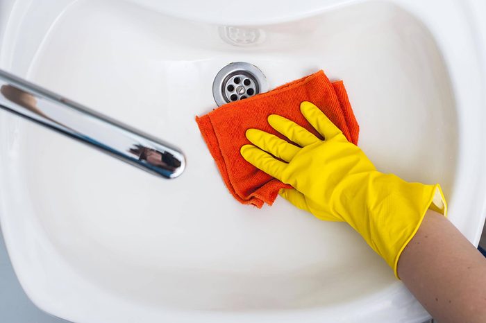 cleaning a sink