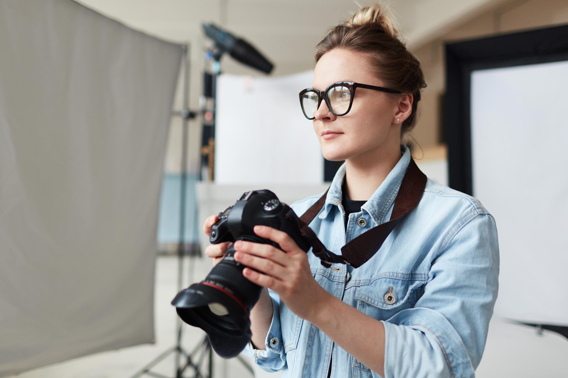 photographer woman studio