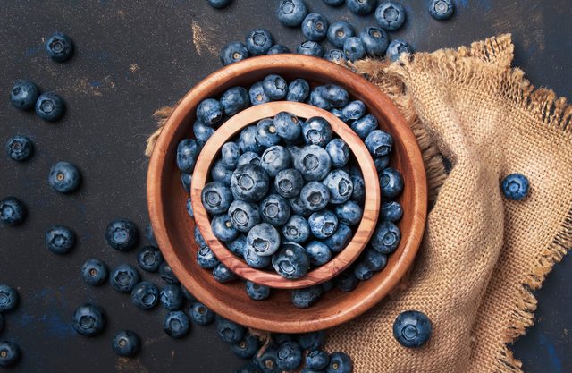 bowl of blueberries