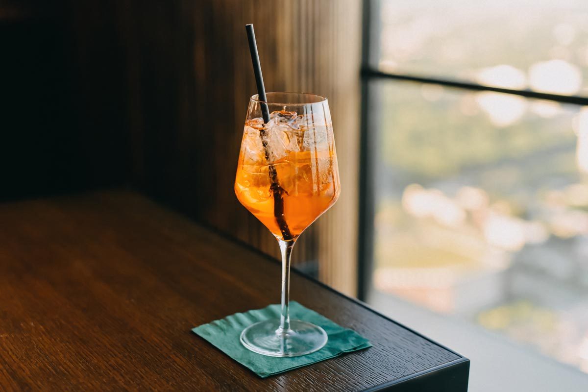 10 Lowest Calorie Alcoholic Drinks Gettyimages 1422681391 Stedit