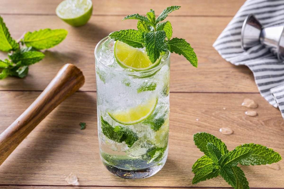 10 Lowest Calorie Alcoholic Drinks Gettyimages 957887564 Stedit