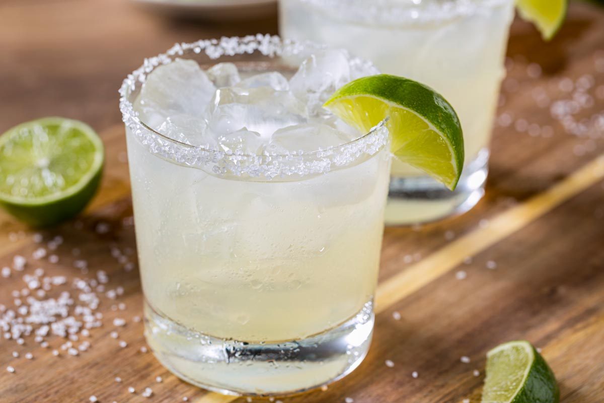 10 Lowest Calorie Alcoholic Drinks Gettyimages 957892610 Stedit