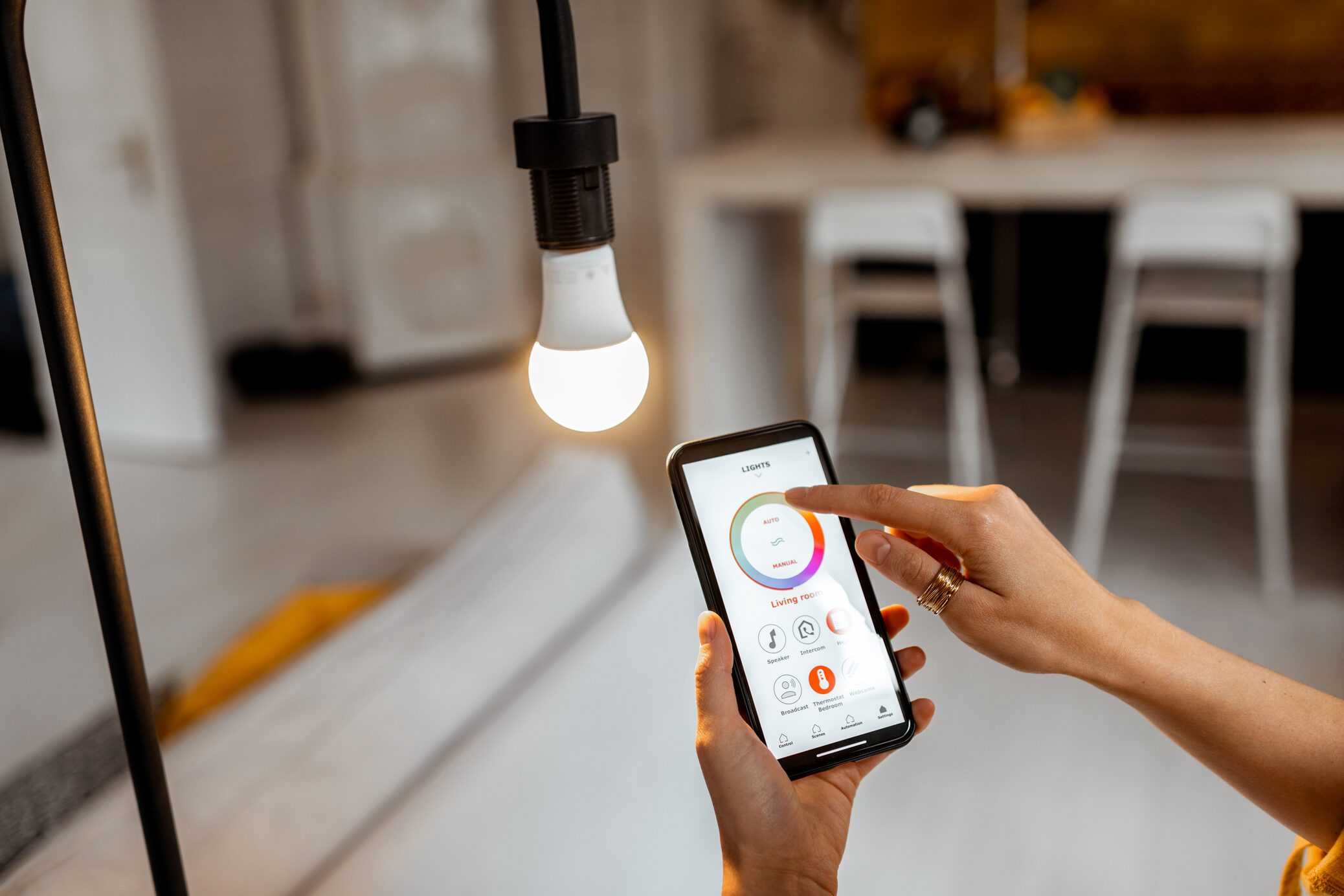 Controlling light bulb with mobile device