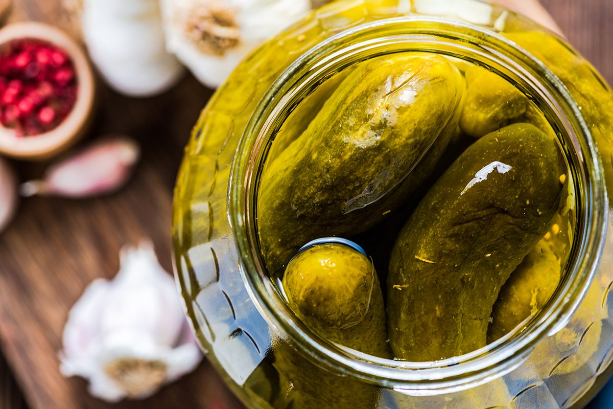 8 Health Reasons You Need to Be Drinking Pickle Juice